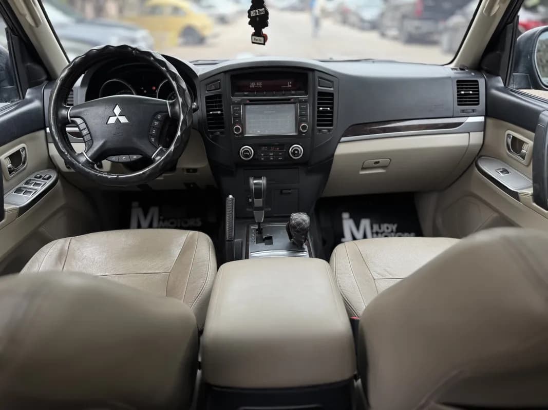 Mitsubishi Pajero 2014 Highline Black Automatic — Used