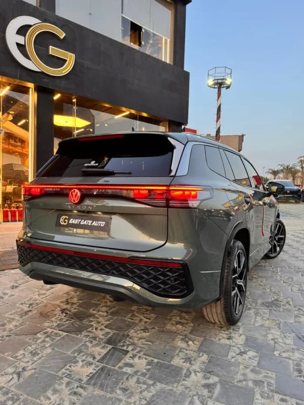 فولكس فاجن Tayron 2026 ار لاين أخضر زيتي أوتوماتيك — جديدة