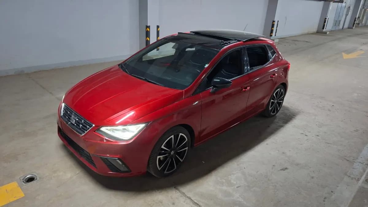 سيات ابيزا 2025 انيفيرساري ايديشن أحمر غامق أوتوماتيك — مستعملة