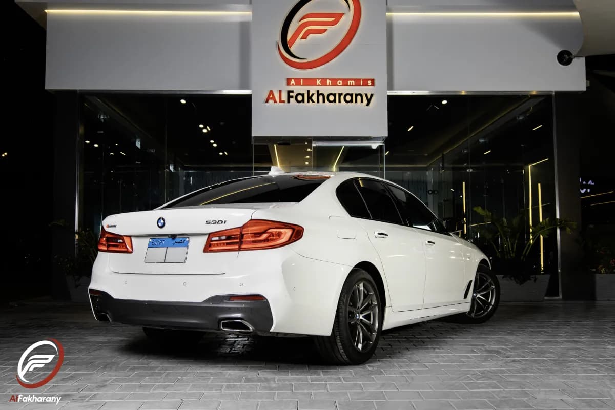 بي ام دبليو 530i 2019 لاكشري أبيض أوتوماتيك — مستعملة