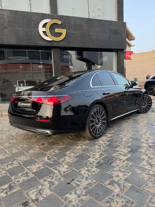 مرسيدس بنز E200 2026 اكسكلوسيف أسود أوتوماتيك — جديدة