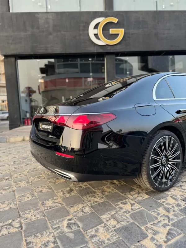 مرسيدس بنز E200 2026 اكسكلوسيف أسود أوتوماتيك — جديدة