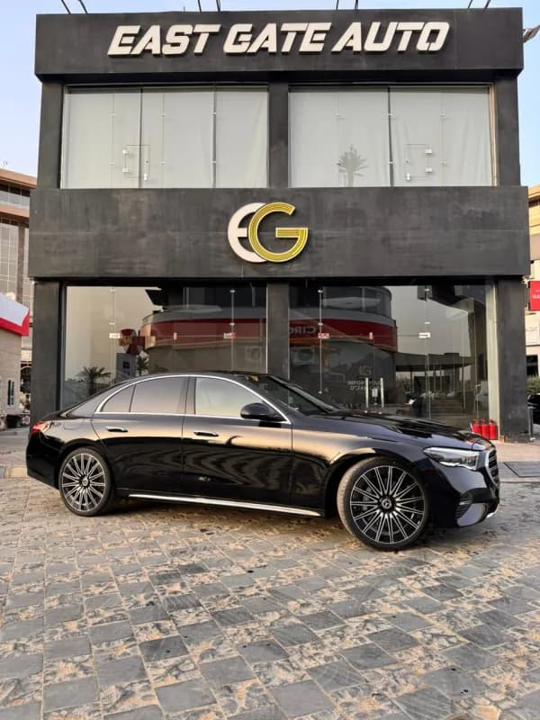 مرسيدس بنز E200 2026 اكسكلوسيف أسود أوتوماتيك — جديدة