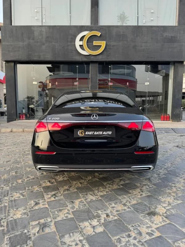 مرسيدس بنز E200 2026 اكسكلوسيف أسود أوتوماتيك — جديدة
