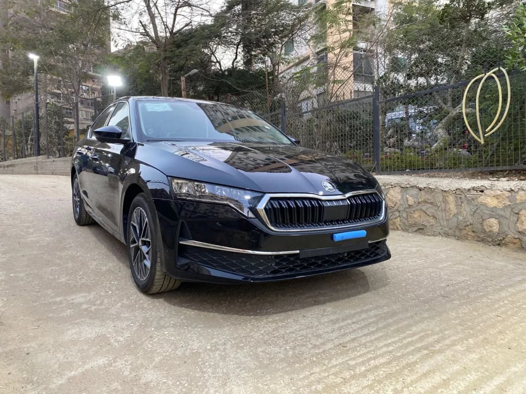 سكودا اوكتافيا A8 2026 لاونج أسود قابض مزدوج — جديدة