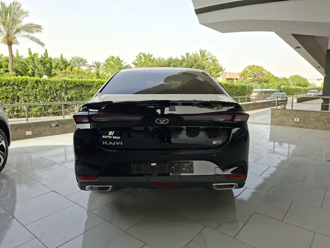 كايي اي 5 2027 بريميوم أسود أوتوماتيك — جديدة