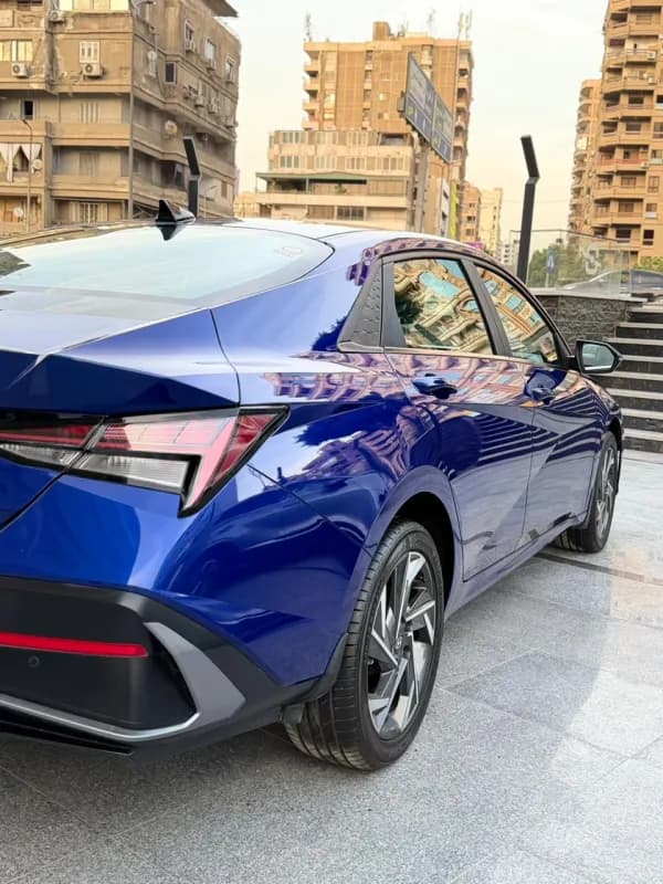 هيونداي إلنترا سي ان 7 2024 بلاك ديموند أزرق أوتوماتيك — جديدة