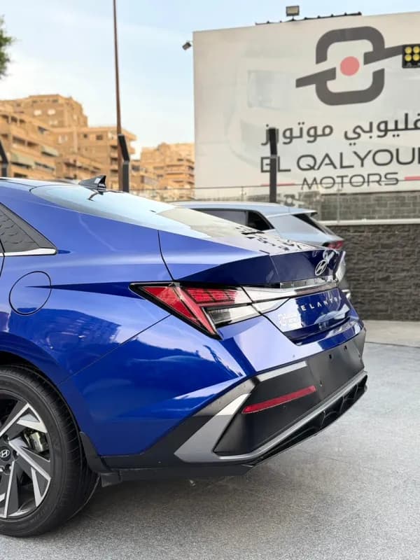هيونداي إلنترا سي ان 7 2024 بلاك ديموند أزرق أوتوماتيك — جديدة