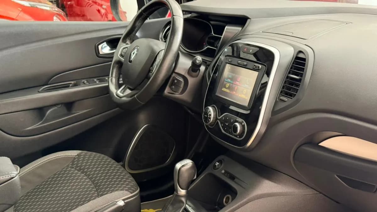 Renault Captur 2018 Highline Gray Automatic — Used
