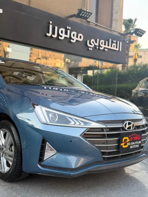 هيونداي إلنترا أي دي 2025 توب لاين أزرق أوتوماتيك — مستعملة