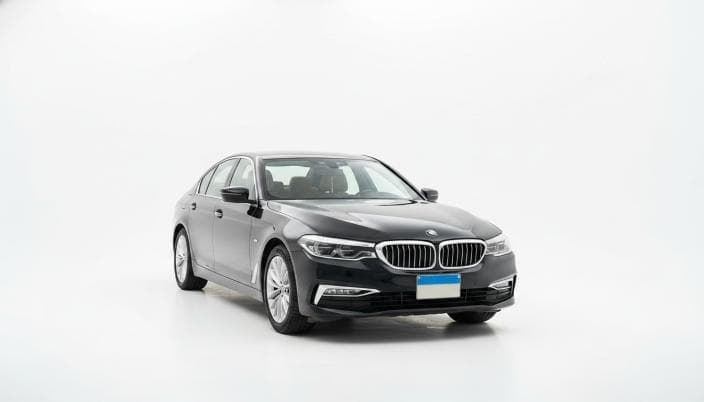 بي ام دبليو 520i 2018 لاكشري أسود أوتوماتيك — مستعملة - 1