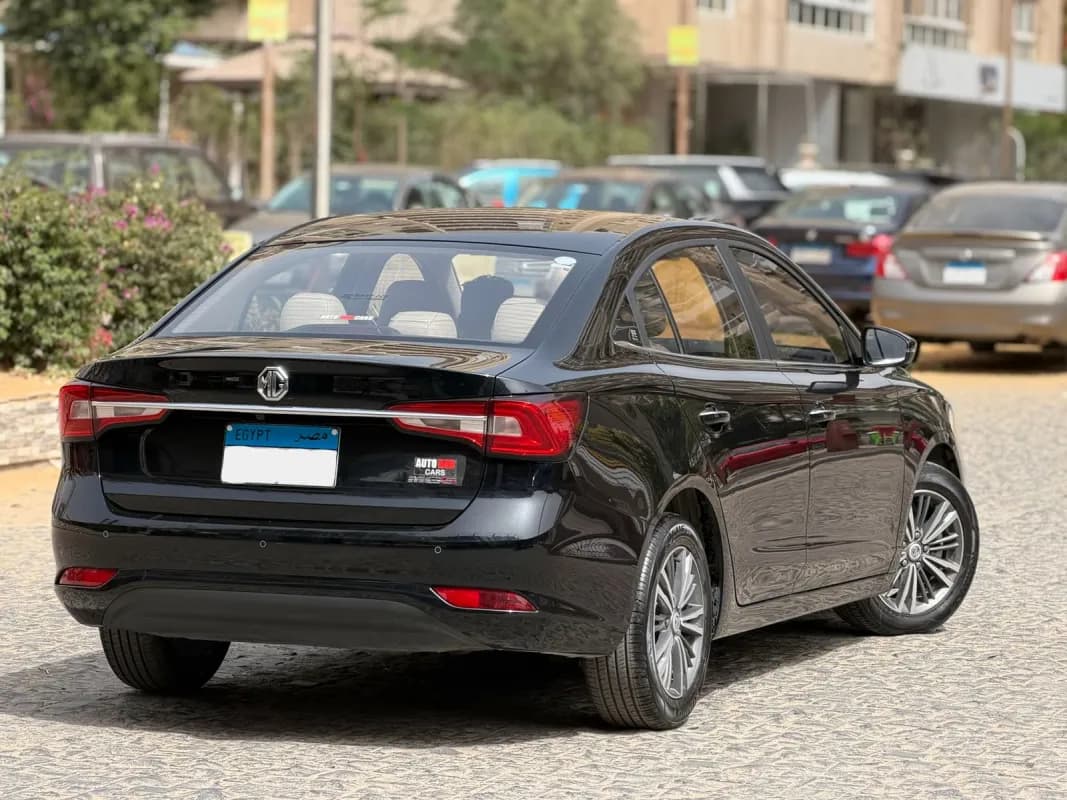 MG 5 2025 Luxury Black Automatic — Used