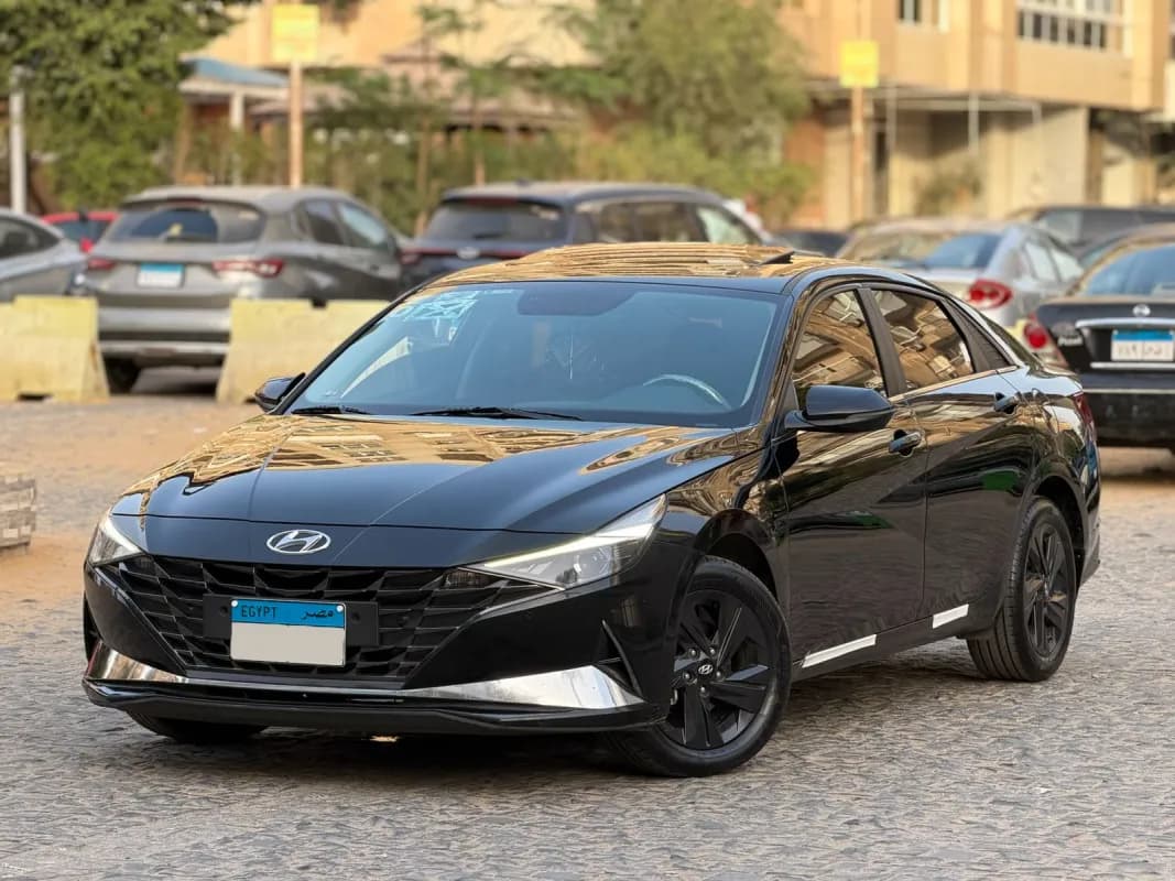 هيونداي إلنترا سي ان 7 2021 سمارت بلس أسود أوتوماتيك — مستعملة