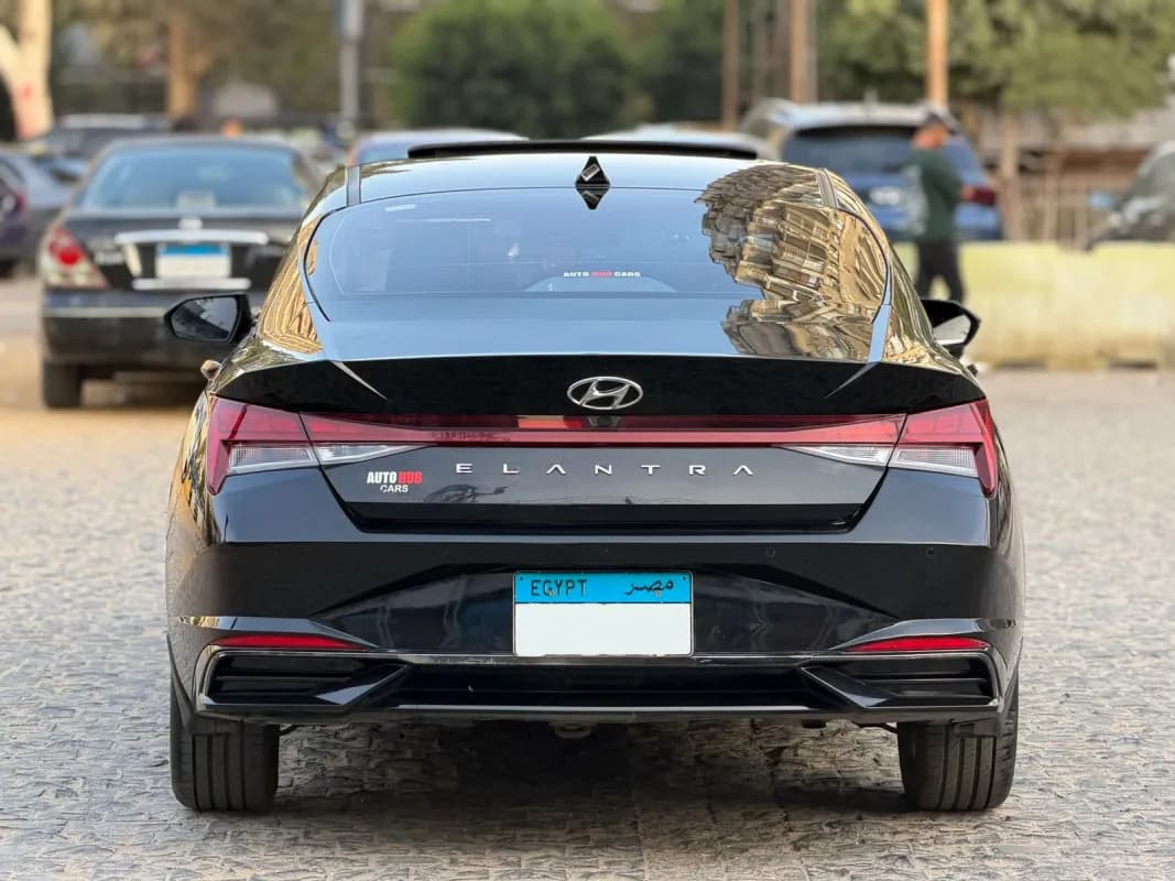 هيونداي إلنترا سي ان 7 2021 سمارت بلس أسود أوتوماتيك — مستعملة