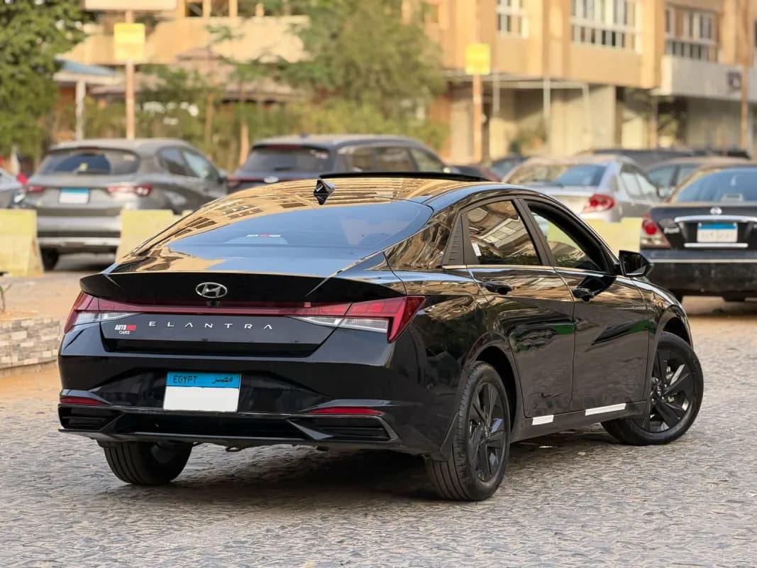 هيونداي إلنترا سي ان 7 2021 سمارت بلس أسود أوتوماتيك — مستعملة
