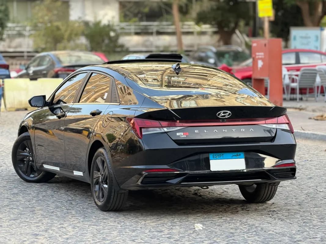 هيونداي إلنترا سي ان 7 2021 سمارت بلس أسود أوتوماتيك — مستعملة