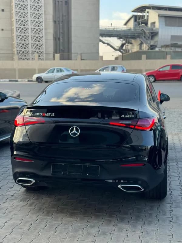 مرسيدس بنز GLC 300 2026 كوبيه رمادي قابض مزدوج — جديدة