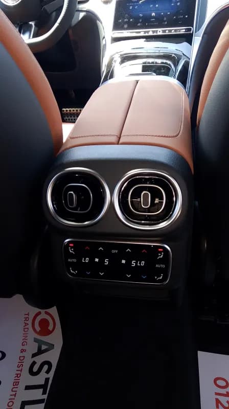 مرسيدس بنز GLC 300 2026 كوبيه رمادي قابض مزدوج — جديدة