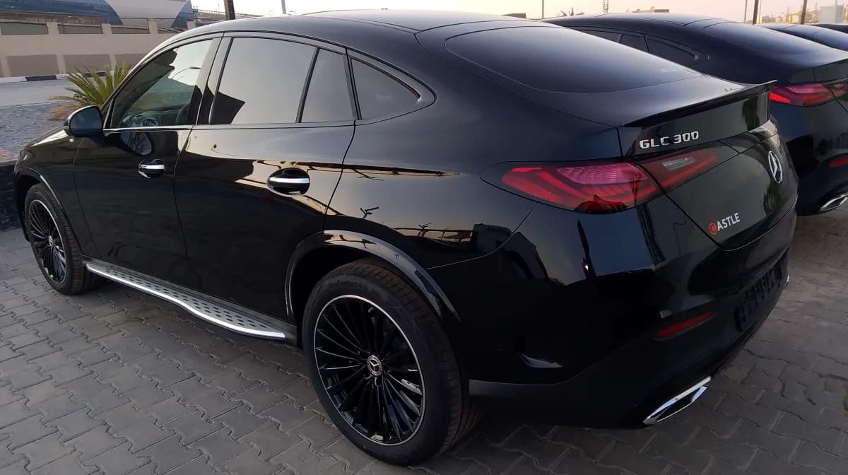 مرسيدس بنز GLC 300 2026 كوبيه رمادي قابض مزدوج — جديدة