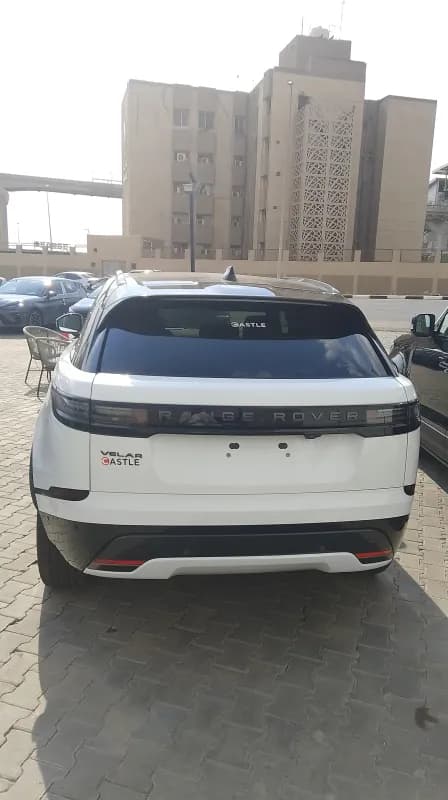 رينج روفر فيلار 2025 داينمك اس اي بي250 أبيض أوتوماتيك — جديدة