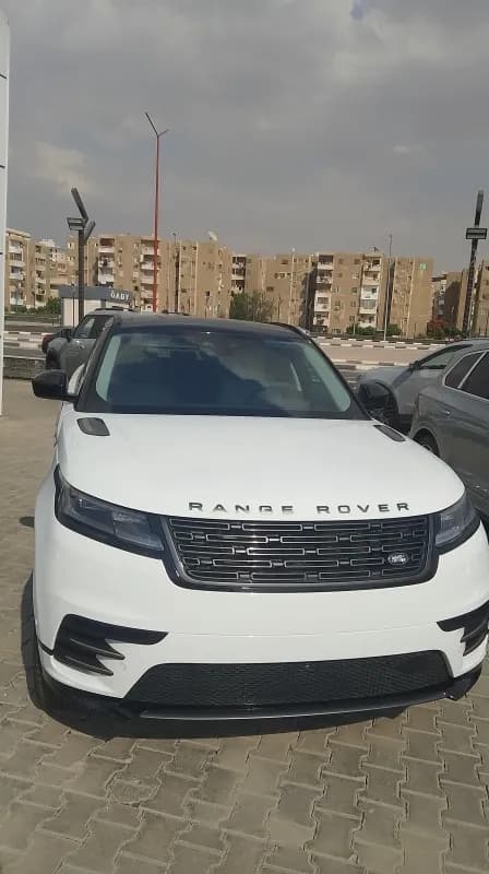 رينج روفر فيلار 2025 داينمك اس اي بي250 أبيض أوتوماتيك — جديدة