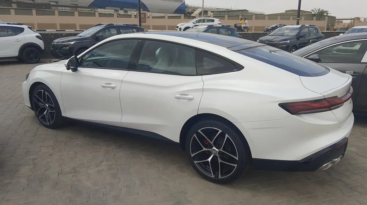 ام جي 7 2026 تروفي أبيض قابض مزدوج — جديدة