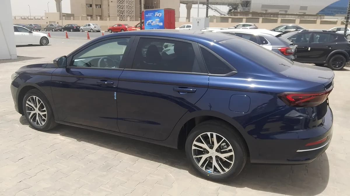 جيلي امجراند 2026 لاكشري أزرق الداكن أوتوماتيك — جديدة