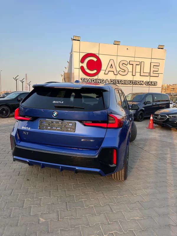 بي ام دبليو X1 2026 اس داريف أزرق قابض مزدوج — جديدة
