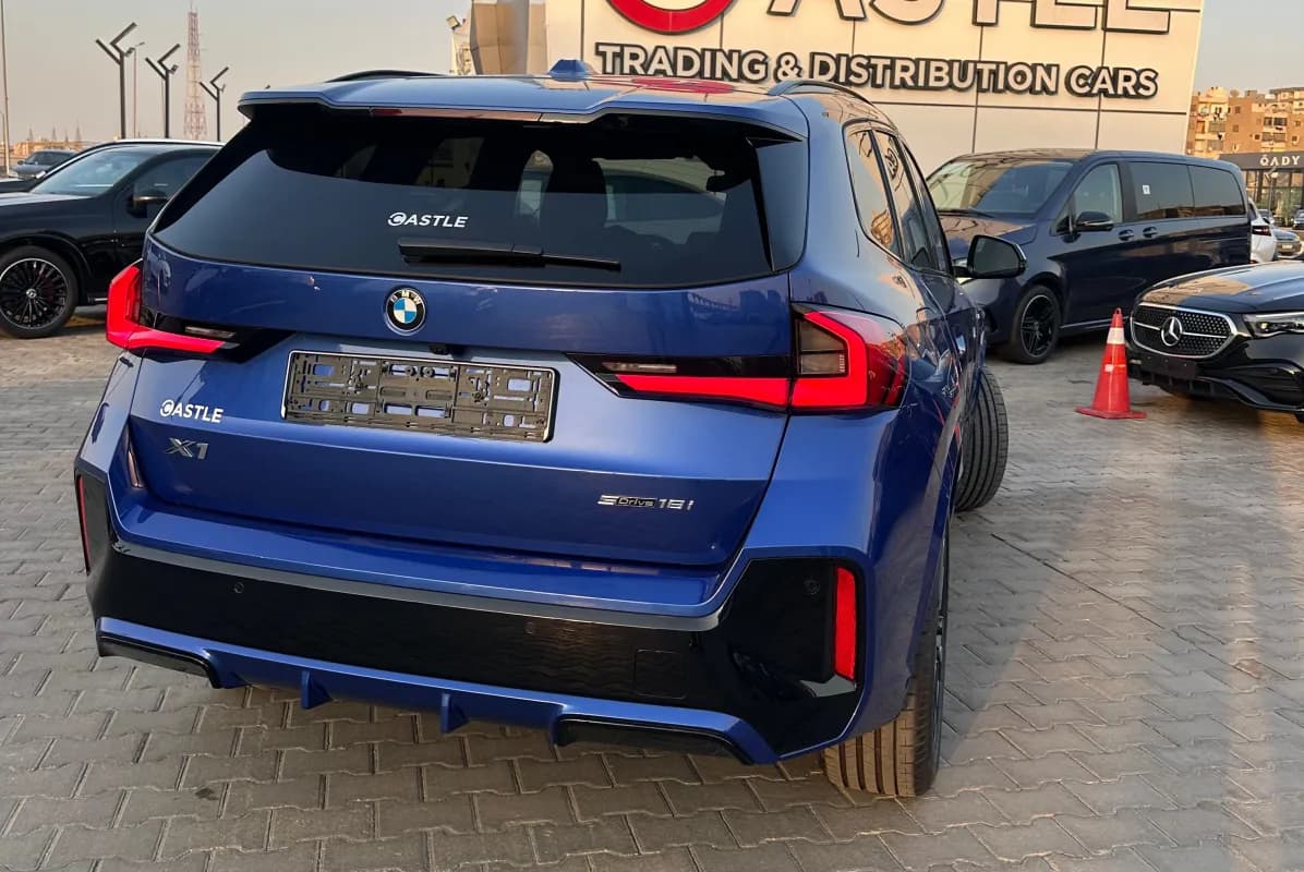 بي ام دبليو X1 2026 اس داريف أزرق قابض مزدوج — جديدة