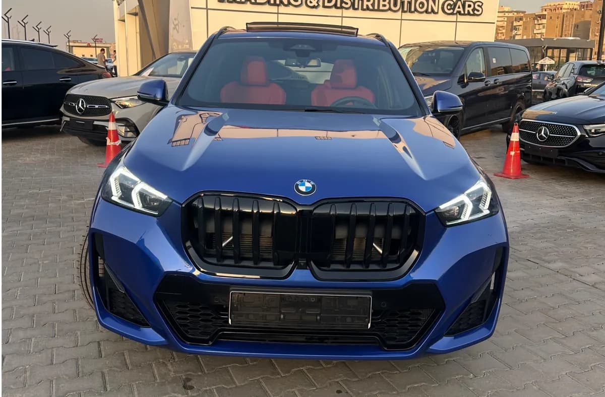 بي ام دبليو X1 2026 اس داريف أزرق قابض مزدوج — جديدة
