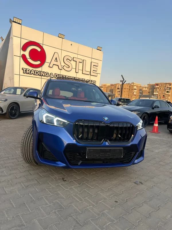 بي ام دبليو X1 2026 اس داريف أزرق قابض مزدوج — جديدة
