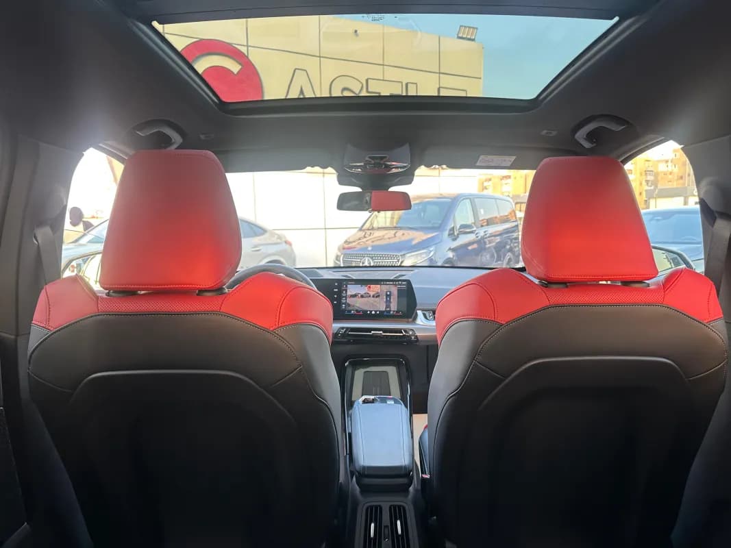 بي ام دبليو X1 2026 اس داريف أزرق قابض مزدوج — جديدة