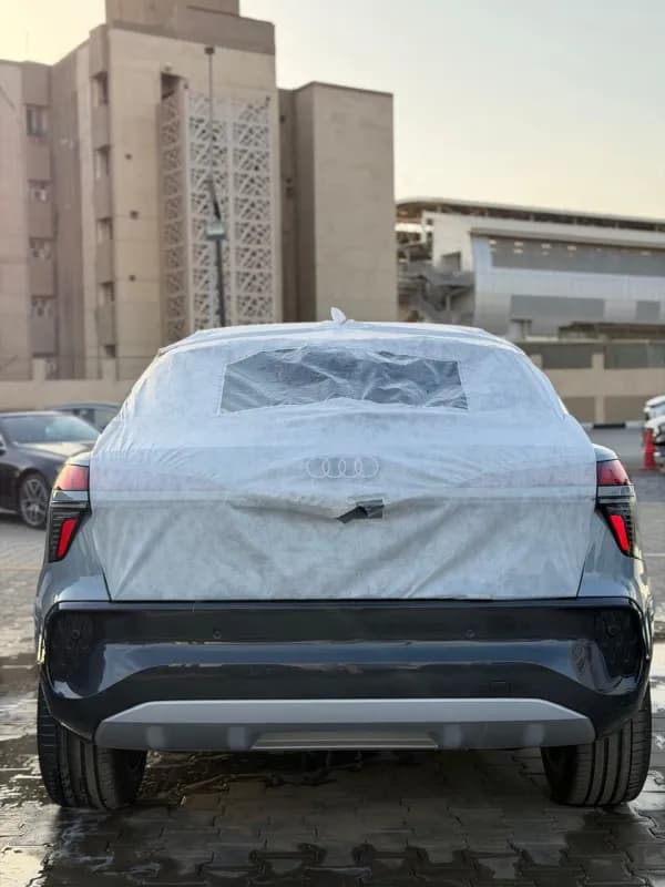 أودي كيو 3 2026 بريميم سبورت باك رمادي إسمنتي قابض مزدوج — جديدة