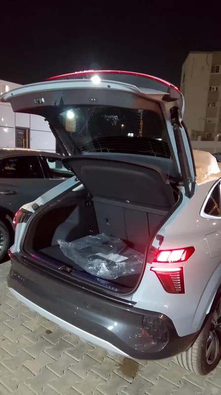 أودي كيو 3 2026 بريميم سبورت باك رمادي إسمنتي قابض مزدوج — جديدة