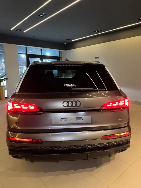 أودي كيو 7 2025 اس-لاين بلس رمادي أوتوماتيك — مستعملة