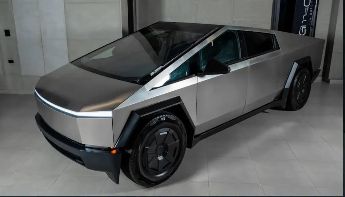 تيسلا سايبر تراك 2025 تري موتور فضي أوتوماتيك — جديدة