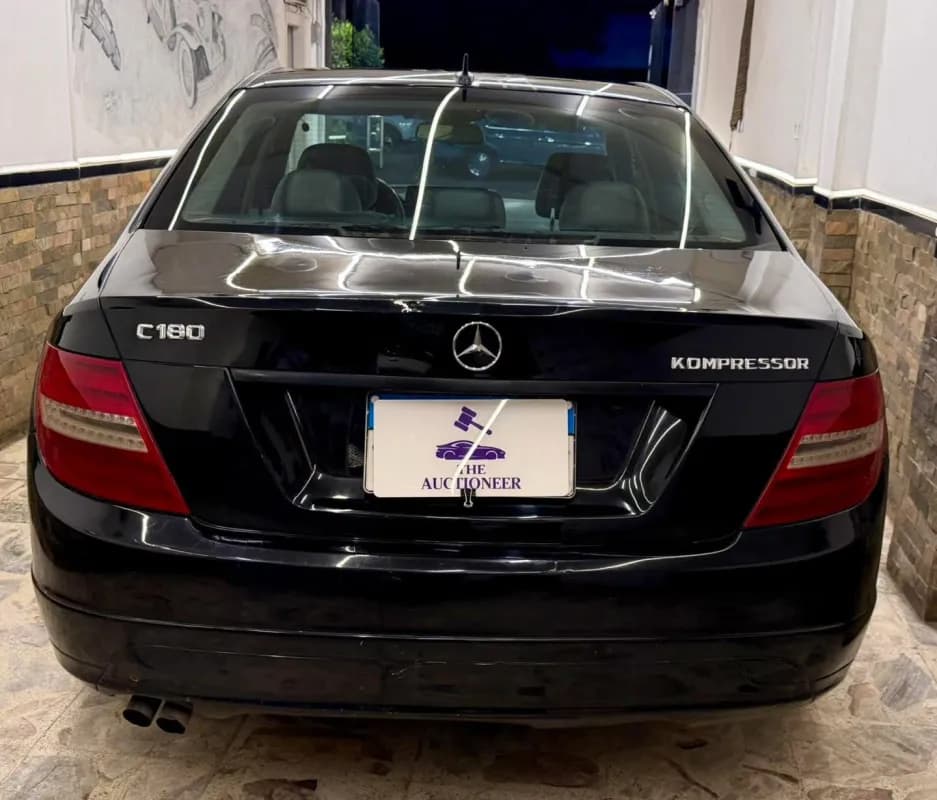 مرسيدس بنز C180 2009 كلاسيك أسود أوتوماتيك — مستعملة