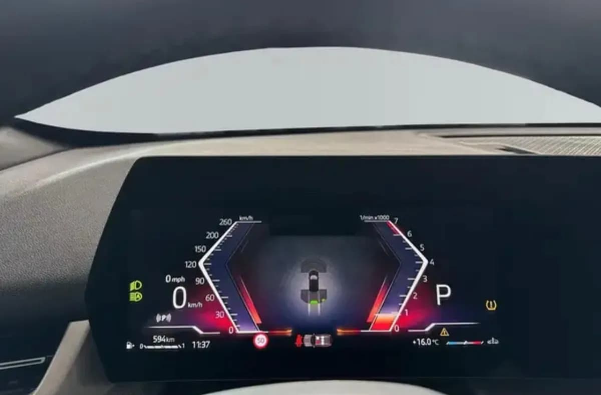 بي ام دبليو X1 2024 بريفورمنس ام أسود أوتوماتيك — مستعملة