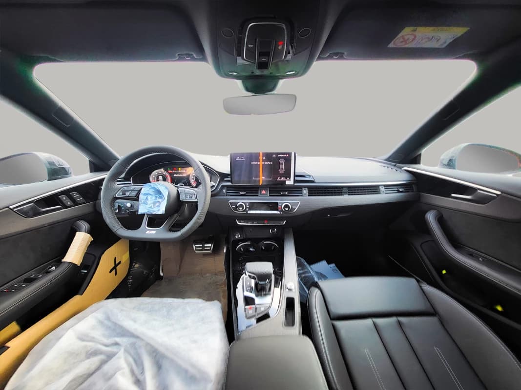 Audi A5 2024 اس لاين أسود أوتوماتيك — جديدة