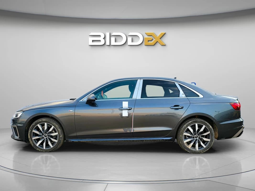 Audi A4 2024 اس لاين رمادي أوتوماتيك — جديدة