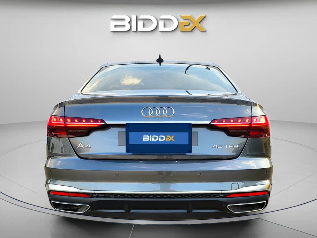 Audi A4 2024 اس لاين رمادي أوتوماتيك — جديدة