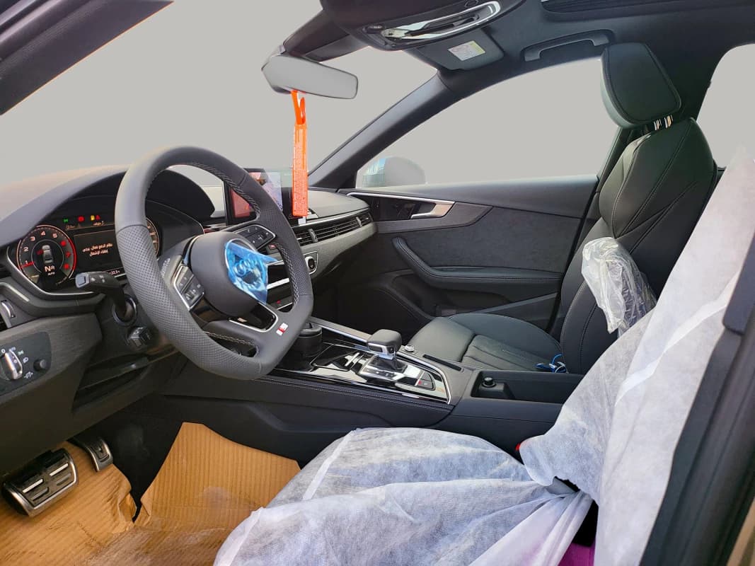 Audi A4 2024 اس لاين رمادي أوتوماتيك — جديدة