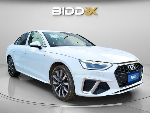 Audi A4 2024 اس لاين أبيض أوتوماتيك — جديدة