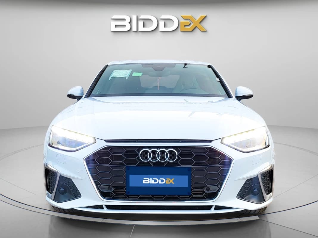 Audi A4 2024 اس لاين أبيض أوتوماتيك — جديدة