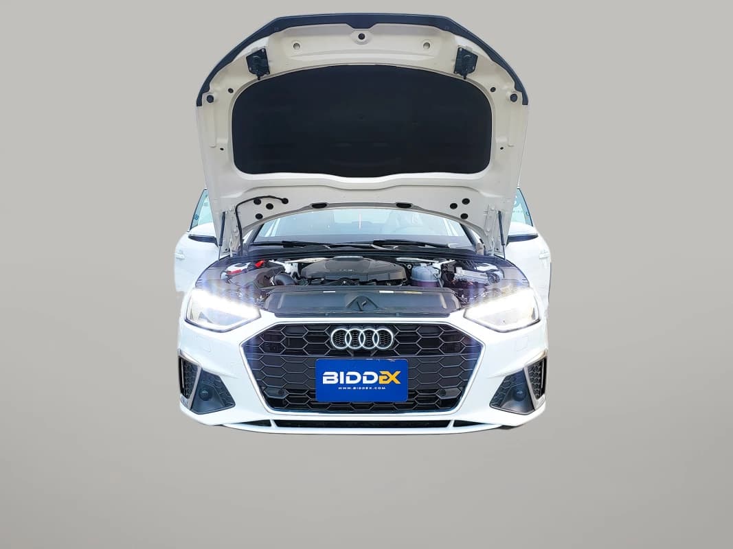 Audi A4 2024 اس لاين أبيض أوتوماتيك — جديدة