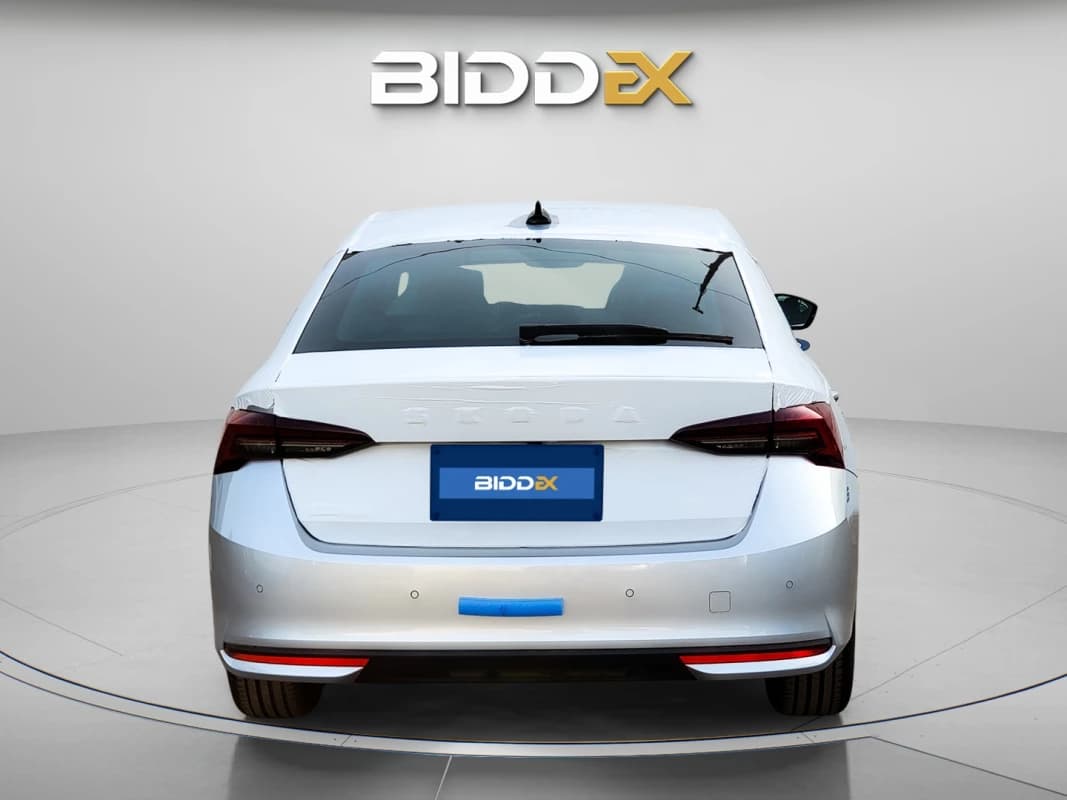 سكودا اوكتافيا A8 2025 سويت فضي أوتوماتيك — جديدة