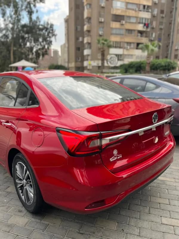 ام جي 5 2026 لاكشري أحمر أوتوماتيك — جديدة