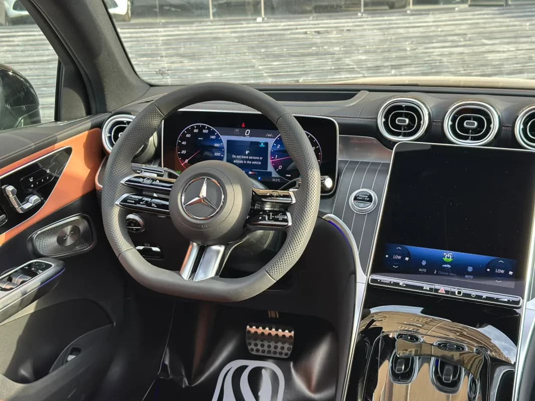 مرسيدس بنز GLC 300 2026 برميم بلس أسود أوتوماتيك — جديدة