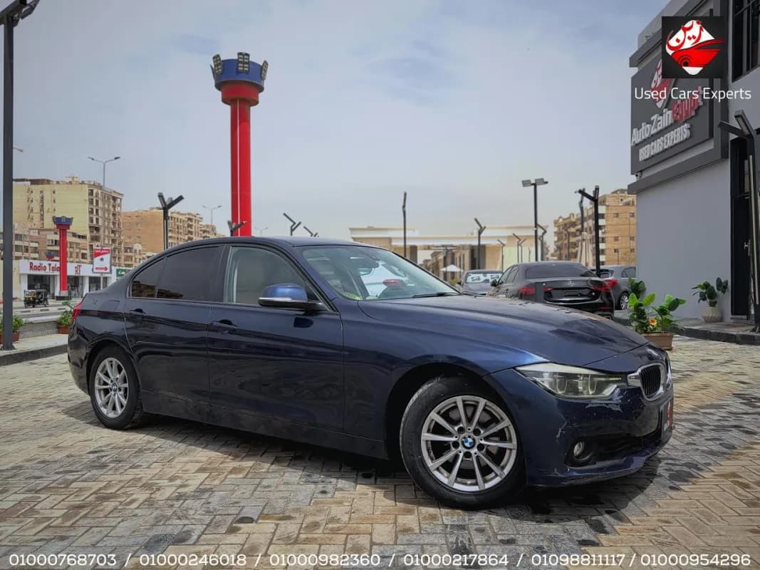 بي ام دبليو 318i 2017 اكسكلوسف أزرق أوتوماتيك — مستعملة