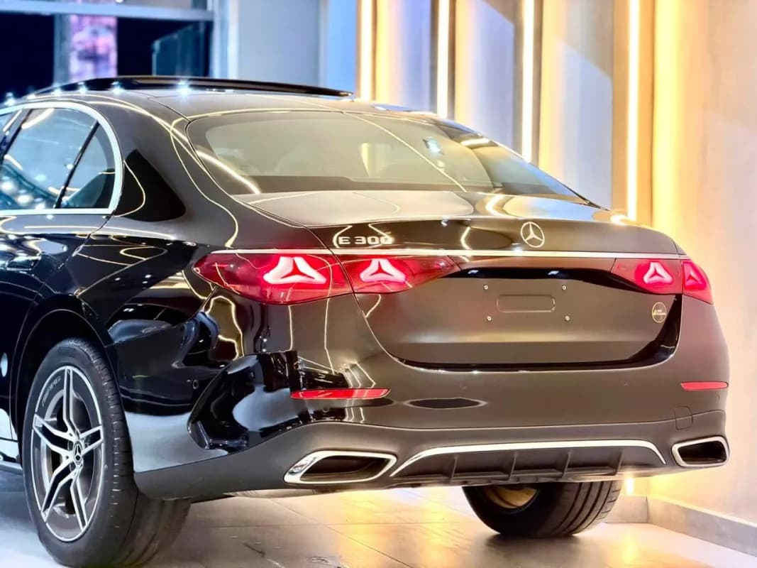 مرسيدس بنز E300 2025 فولي لوديد أسود أوتوماتيك — جديدة